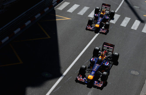 Los dos pilotos de Red Bull sobre el asfalto de Mónaco
