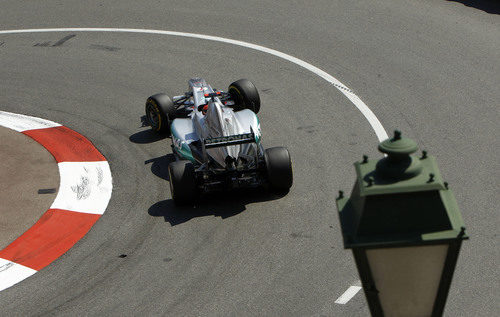 Michael Schumacher rueda en los entrenamientos libres del GP de Mónaco