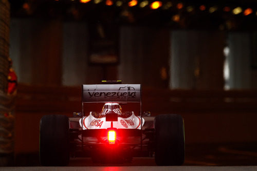 Bruno Senna entra en el túnel de Mónaco