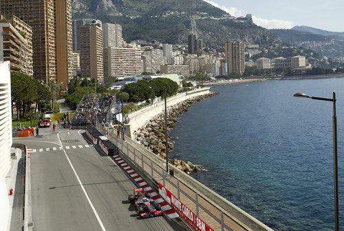 Button rueda junto al mar en los entrenamientos libres