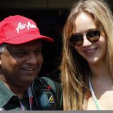 Jennifer Lawrence y Tony Fernandes en Mónaco 2012