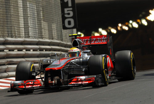 Lewis Hamilton sale del túnel de Mónaco e los Libres 3