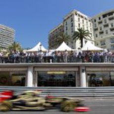 Kimi Räikkönen vuela en el circuito de Mónaco