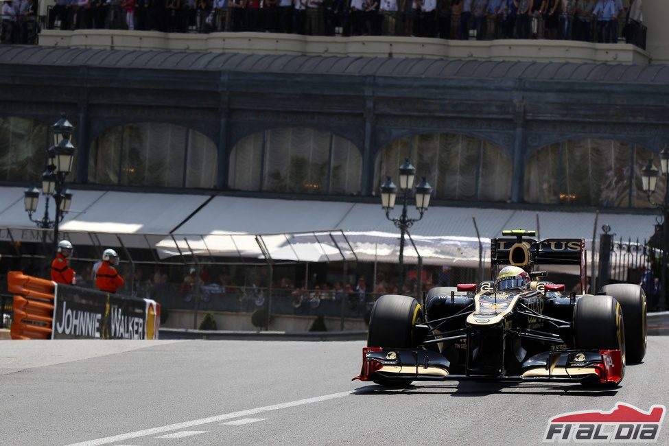 Romain Grosjean rueda durante los Libres 3 en Mónaco