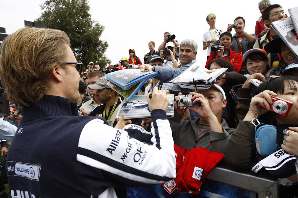 Rosberg y sus aficionados