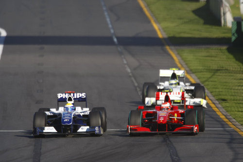 Rosberg pugna con Räikkönen en el GP de Australia 2009