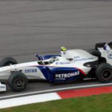 Heidfeld con su casco verde