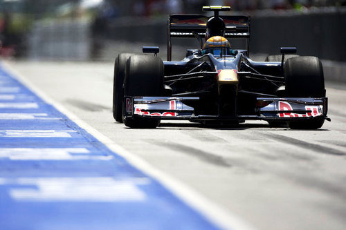 Buemi entra en la calle de boxes