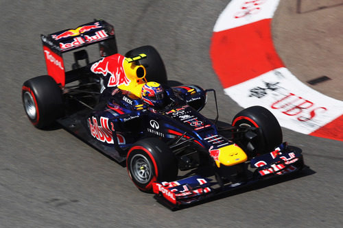 Mark Webber coge una curva en el circuito de Mónaco
