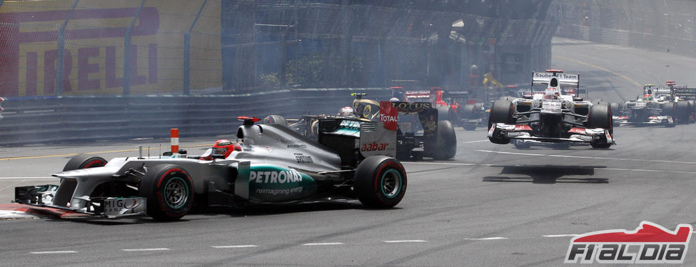 Kamui Kobayashi vuela en al salida del GP de Mónaco 2012