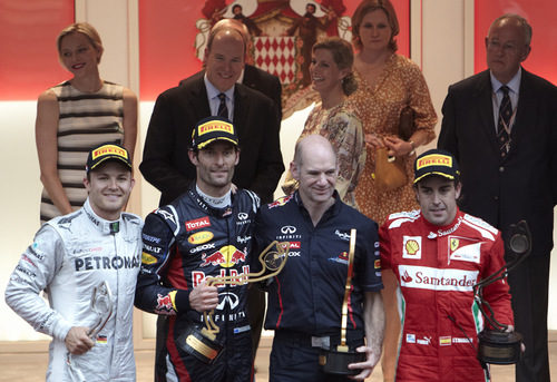 Rosberg, Webber y Alonso, con Newey en el podio