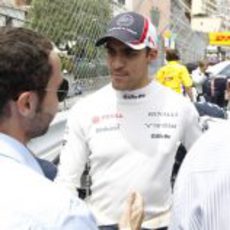 Pastor Maldonado charla con Nicolas Todt