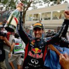 Mark Webber muy feliz con su triunfo