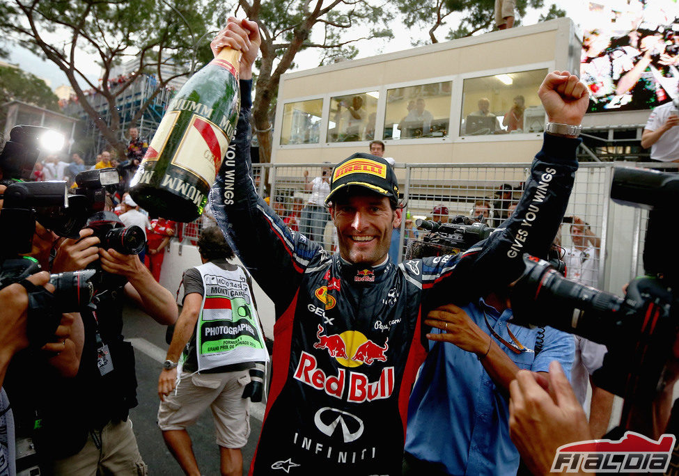 Mark Webber muy feliz con su triunfo