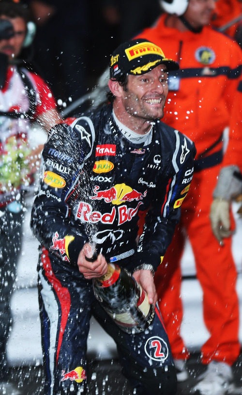 Mark Webber descorcha el champán en Mónaco 2012