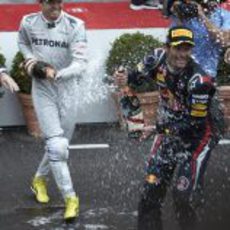 Nico Rosberg empapa a Mark Webber en Mónaco