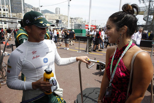 Heikki Kovalainen conoce a Vanessa Hudgens en Mónaco