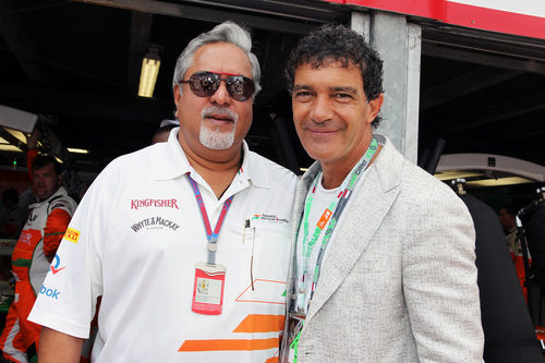 Vijay Mallya y Antonio Banderas en Mónaco 2012