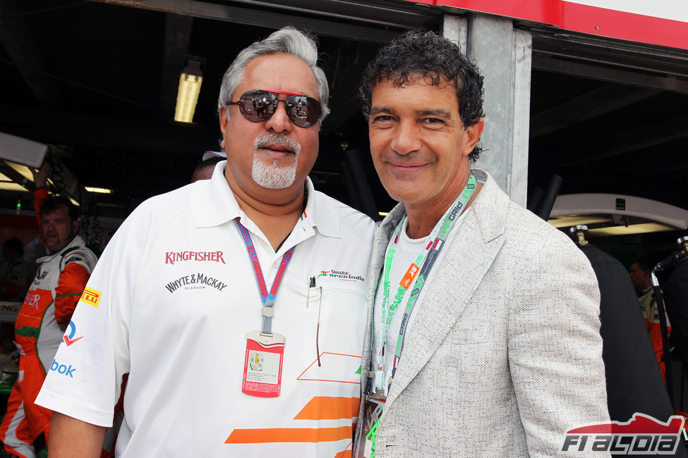 Vijay Mallya y Antonio Banderas en Mónaco 2012