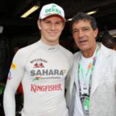 Nico Hülkenberg y Antonio Banderas en Mónaco