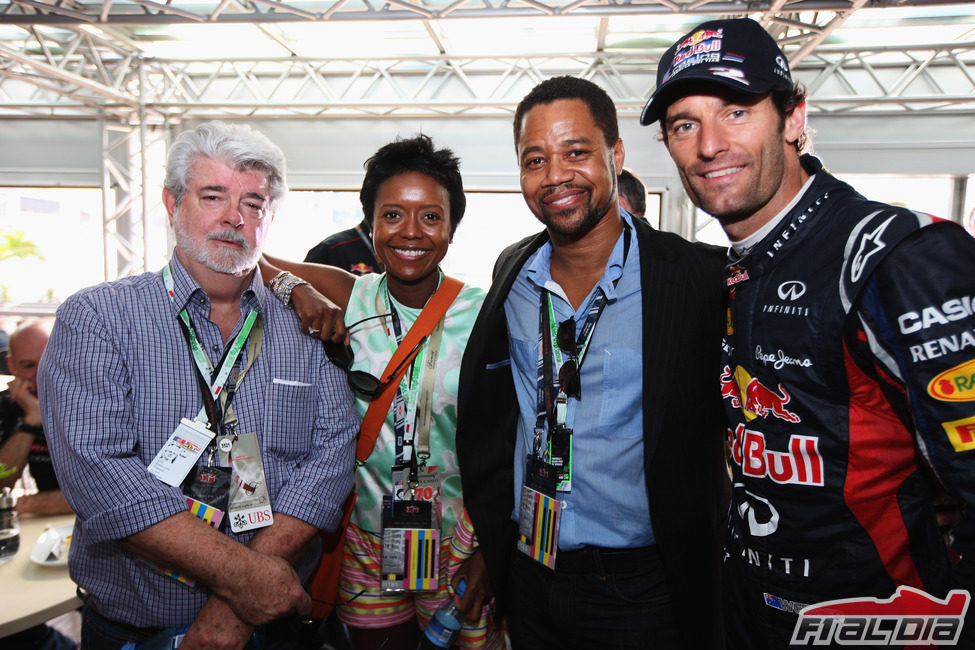 George Lucas, su novia Mellody Hobson y el actor Cuba Gooding Jr. junto a Mark Webber