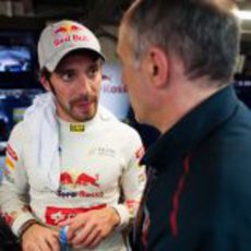 Jean-Eric Vergne en el box de Toro Rosso