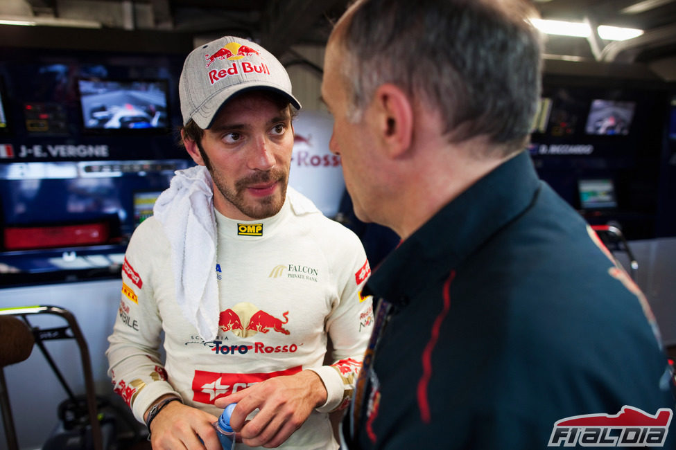 Jean-Eric Vergne en el box de Toro Rosso