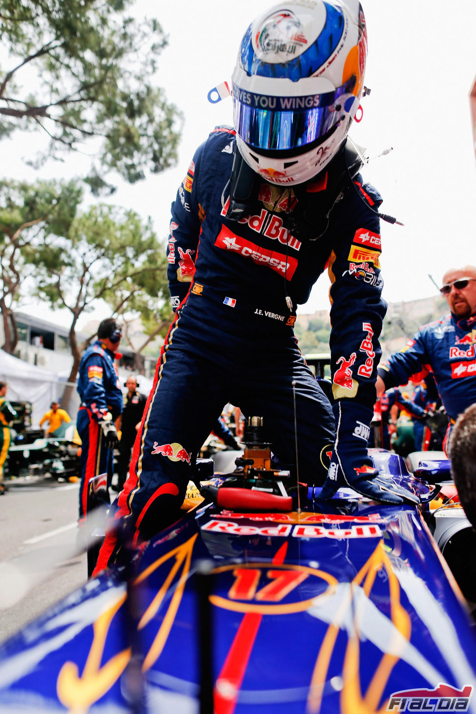 Jean-Eric Vergne se sube a su Toro Rosso en Mónaco