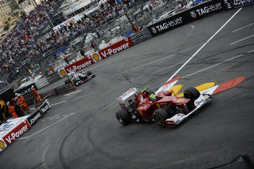 Felipe Massa trata de progresar en las calles de Mónaco