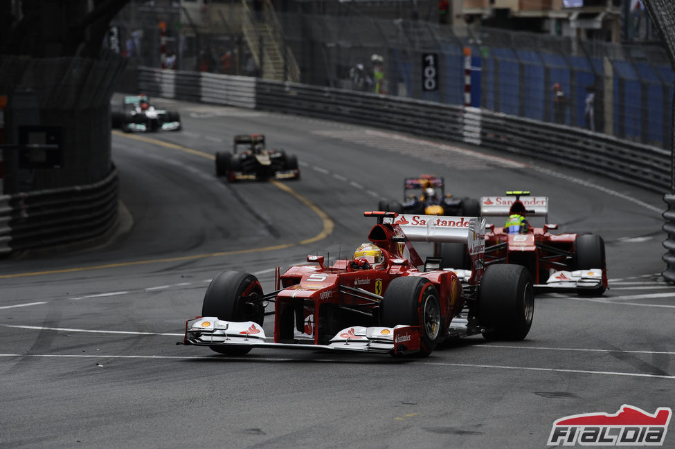 Los dos pilotos de Ferrari durante el Gran Premio de Mónaco