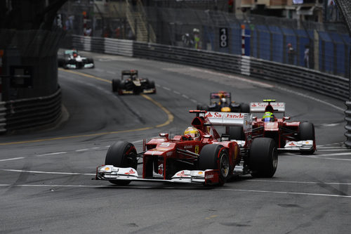 Los dos pilotos de Ferrari durante el Gran Premio de Mónaco
