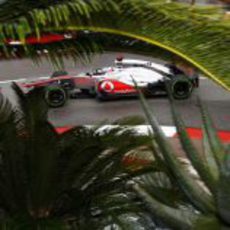 Jenson Button con neumáticos intermedios en Mónaco