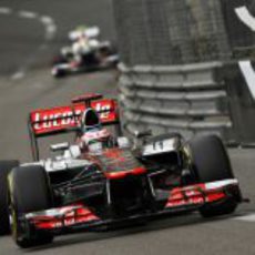 Jenson Button sigue avanzando para llegar a los puntos en Mónaco