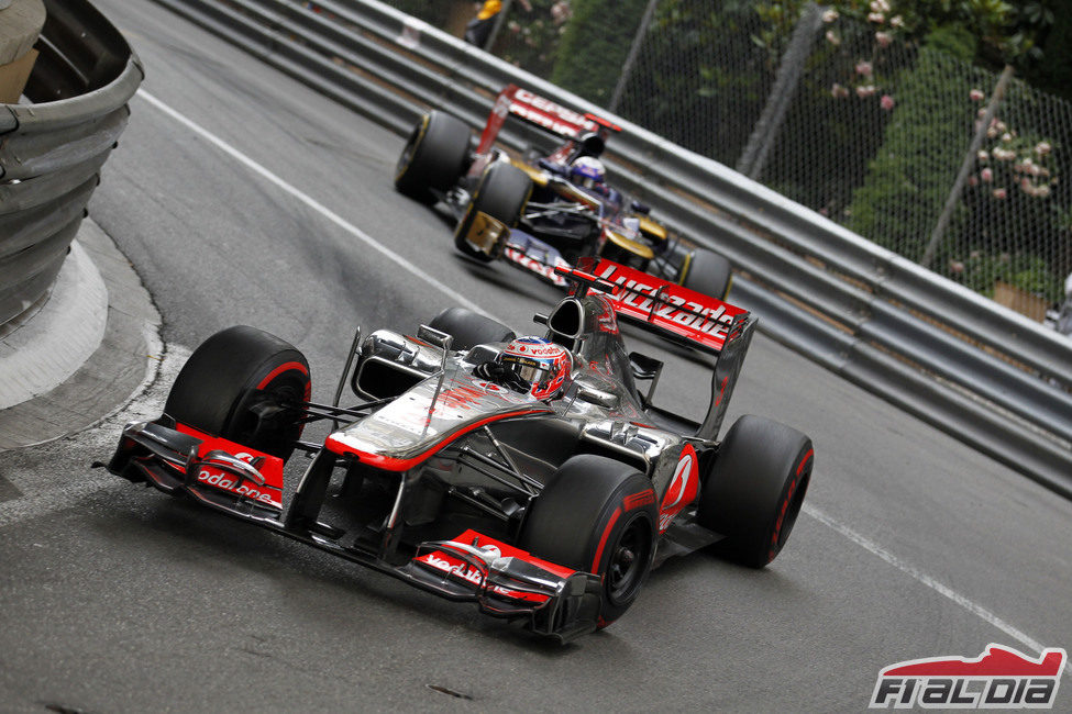 Jenson Button exprime su MP4-27 en la carrera de Mónaco