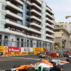 Nico Hülkenberg pasa la chicane que hay después del túnel de Mónaco