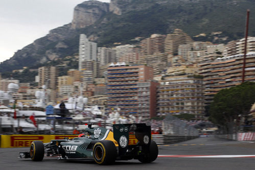 Vista trasera del Caterham de Heikki Kovalainen