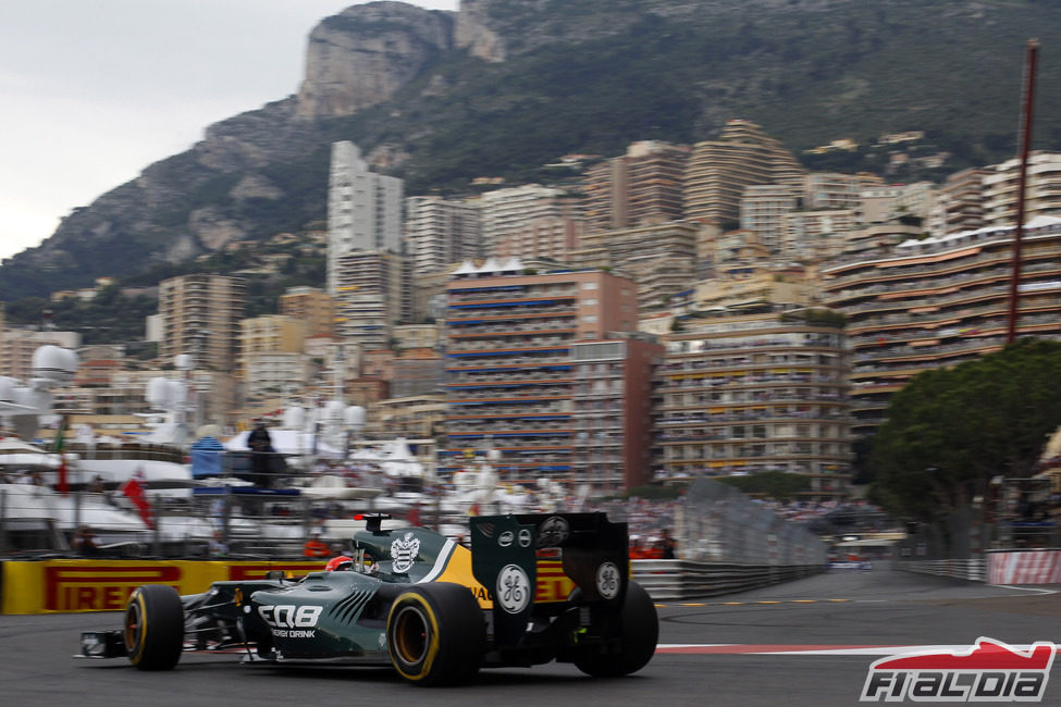 Vista trasera del Caterham de Heikki Kovalainen