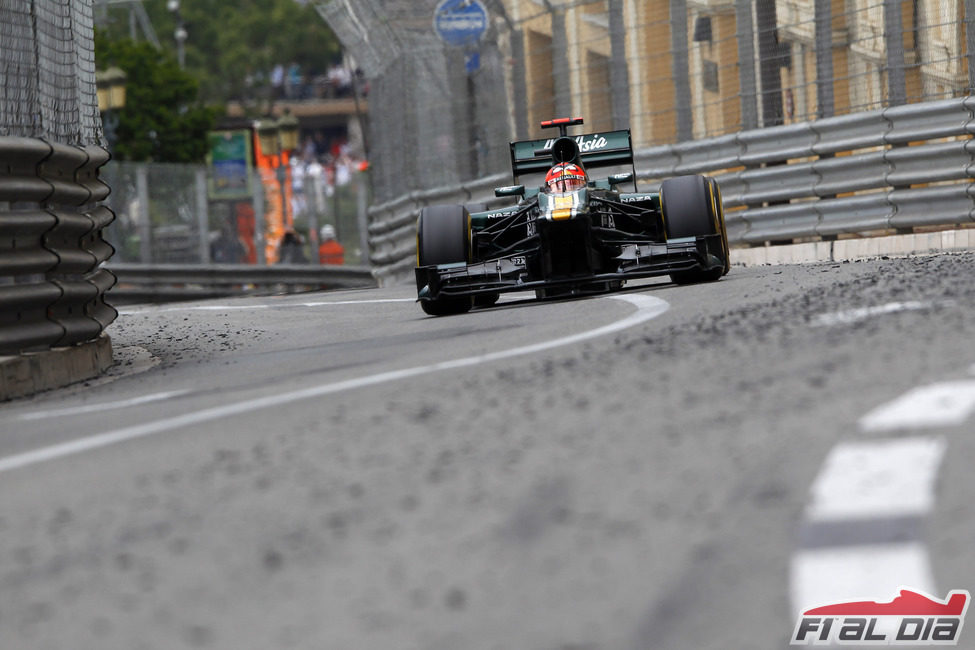 Heikki Kovalainen rueda en las calles de Montecarlo