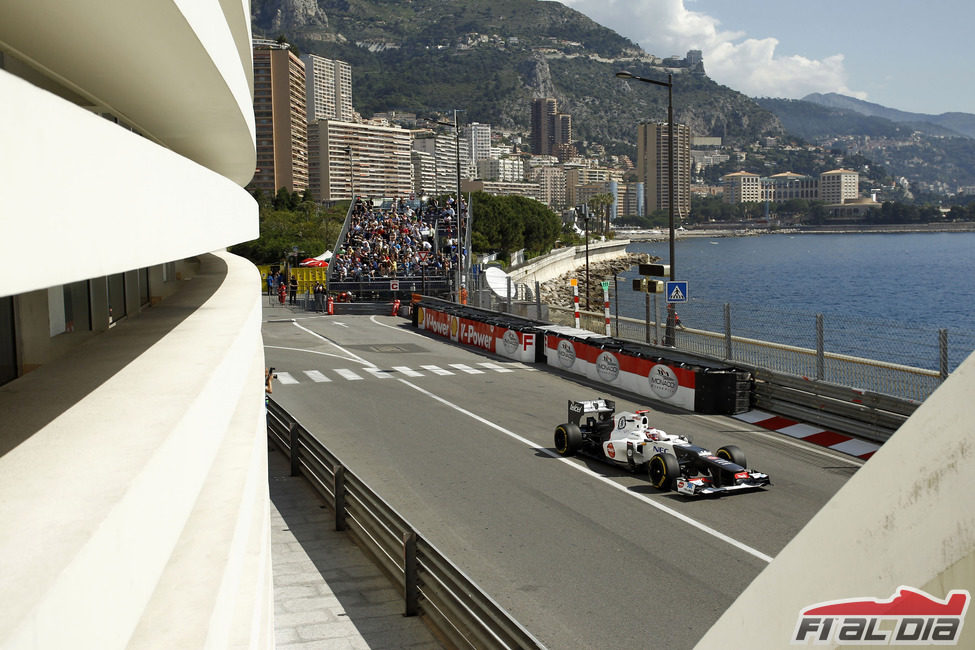 Kamui Kobayashi exprime el C31 en la carrera de Mónaco