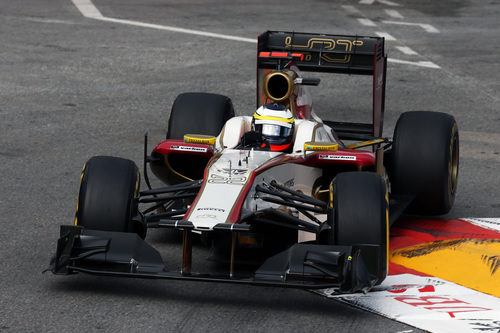 Pedro de la Rosa coge una curva en la Q1 del GP de Mónaco
