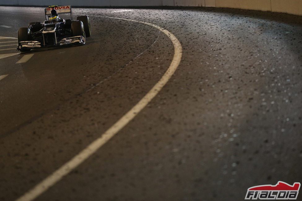 Bruno Senna cruza el túnel de Móanco