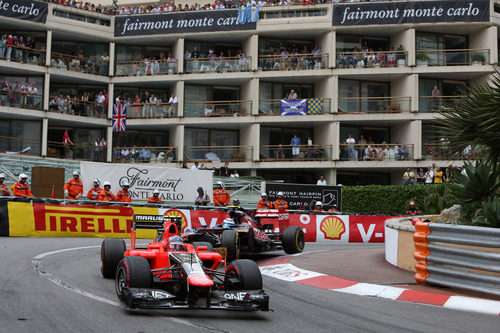 Charles Pic rueda durante la carrera del GP de Mónaco