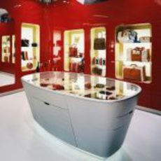 Fernando Alonso y Marc Gené inauguran la Ferrari Store de Madrid