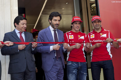 Fernando Alonso y Marc Gené inauguran la Ferrari Store de Madrid