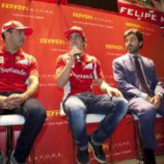 Alonso y Gené responden a las preguntas de la prensa en la Ferrari Store