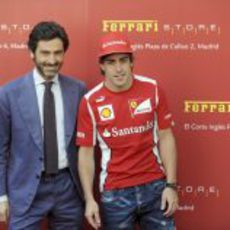 Fernando Alonso en la inauguración de la Ferrari Store de Madrid