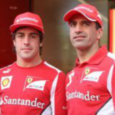 Fernando Alonso y Marc Gené en la inauguración de la Ferrari Store de Madrid