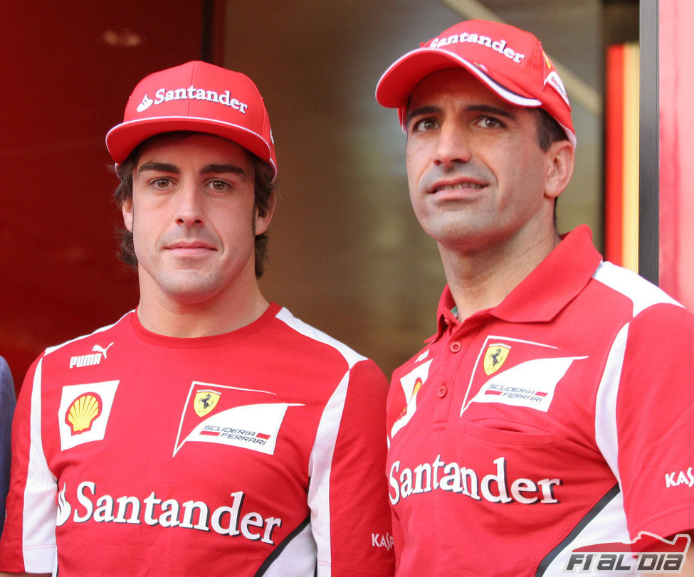 Fernando Alonso y Marc Gené en la inauguración de la Ferrari Store de Madrid