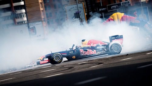 Ricciardo quema rueda con el Red Bull en Kiev
