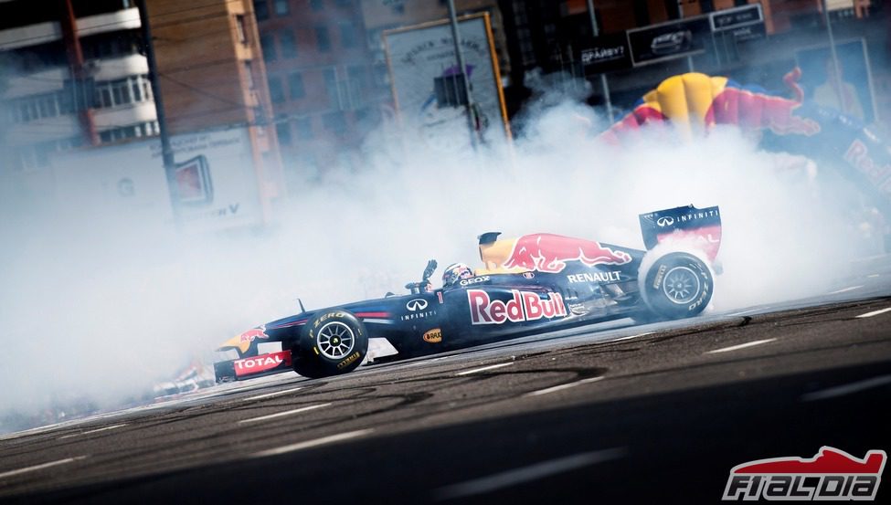 Ricciardo quema rueda con el Red Bull en Kiev